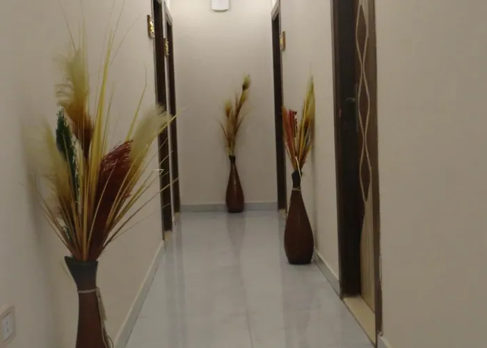 Up Town Hotel